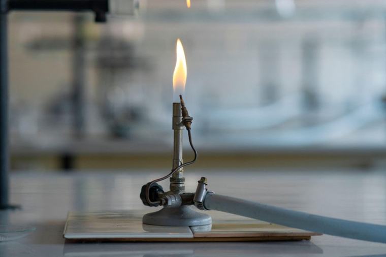 Bunsen burners’ reputation for sterilizing workplaces flames out